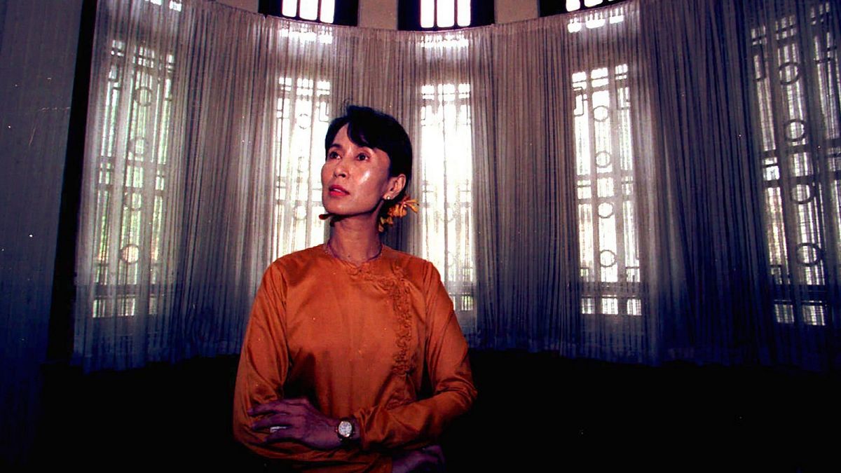 Archív fotó: Aung Szan Szú Kjí interjút ad ranguni otthonában 