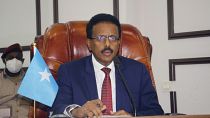 الرئيس الصومالي محمد عبد الله محمد ، خلال مؤتمر صحفي في مقديشيو، الصومال. 