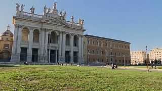 Esterno della Basilica con accanto Palazzo Lateranense