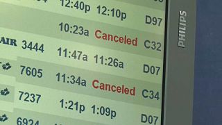 Effetto Omicron, voli annullati a raffica anche il 27 dicembre