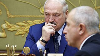 Le président biélorusse Alexandre Loukachenko participe à une réunion à Minsk, en Biélorussie, le lundi 22 novembre 2021.