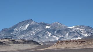 Le volcan Ojos de Salado, situé à la frontière entre l'Argentine et le Chili, culmine à 6 891 m