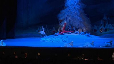 Escena de "El Cacasnueces" interpretada por el ballet Bolshói en Moscú