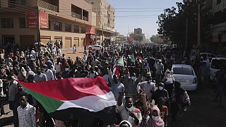 Thousands brave Sudan lockdown to keep up anti-coup protests