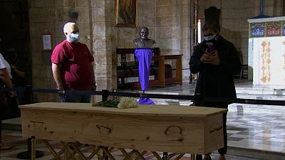 بدون تعليق: جثمان الزعيم الروحي والسياسي ديسموند توتو يسجى في كاتدرائية القديس جورج في كيب تاون