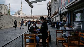 İstanbul'da bir kafe çalışanı
