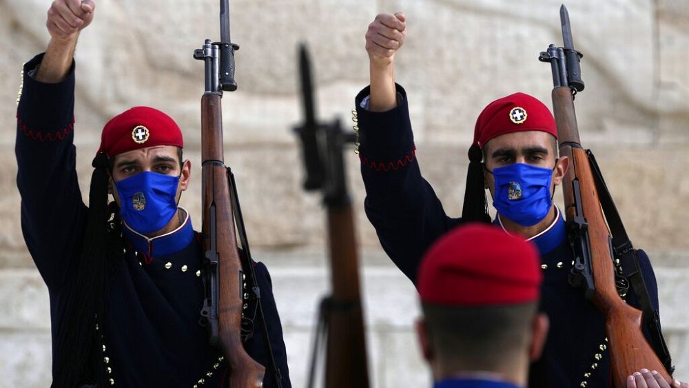 Νέοι ελληνικοί περιορισμοί: δεν θα υπάρχει χορός την παραμονή της Πρωτοχρονιάς