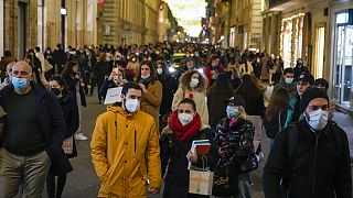 Menschen in der Innenstadt von Rom in Italien