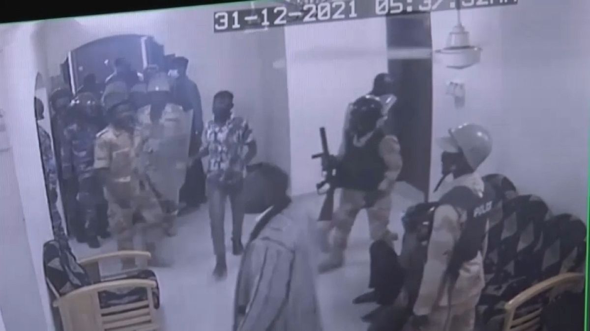 الأمن السوداني يقتحم مكتب العربية في الخرطوم. 