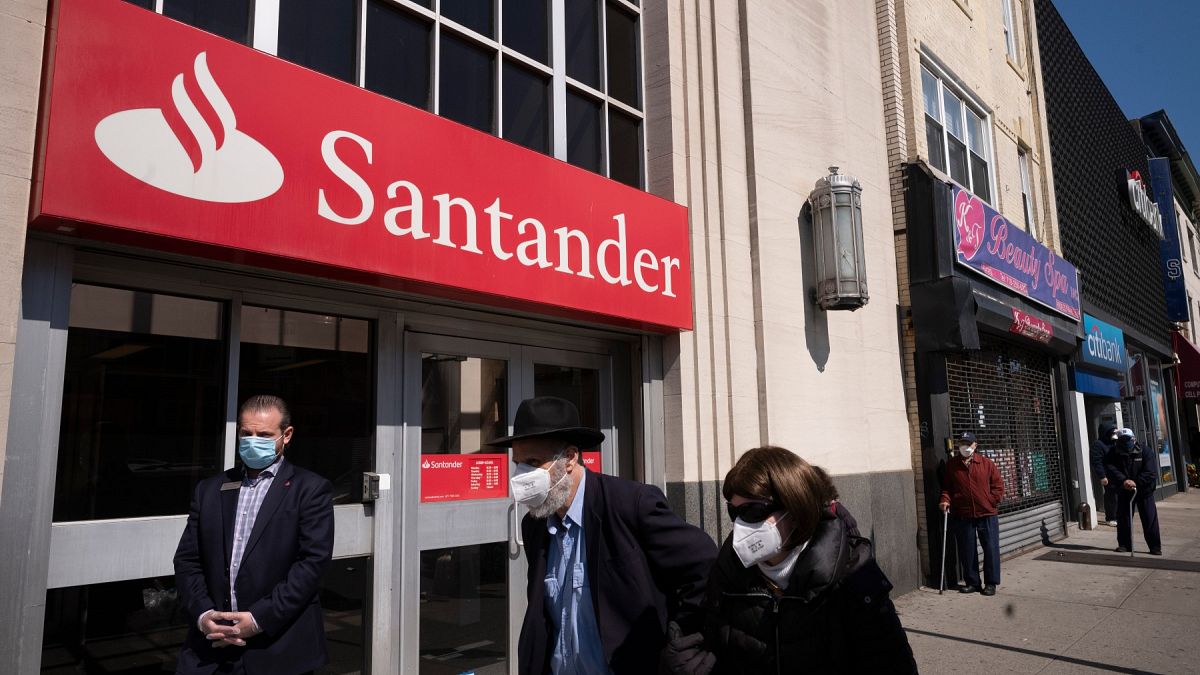 New York'ta bulunan bir Santander Bank şubesi