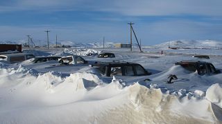 سيارات تغمرها الثلوج في ألسكا (أرشيف)