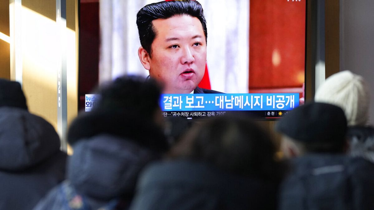 Nordkoreas Machthaber Kim Jong Un auf einem TV-Bildschirm in Südkorea