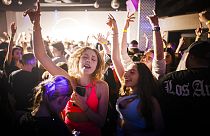 Silvester-Feier in einem Nachtclub in Zürich - trotz steigender Corona-Zahlen in der Schweiz