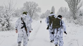 جنود أوكرانيون على خط المواجهة مع الانفصاليين المدعومين من روسيا في منطقة منطقة دونيتسك شرق أوكرانيا. 2021/12/27
