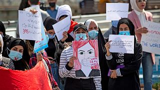 مظاهرة نسوية ضد العنف بمناسبة اليوم العالمي للمرأة في مدينة البصرة جنوب العراق.