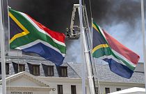Νότια Αφρική: Φωτιά στο κοινοβούλιο