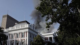 Le Parlement sud-africain en proie au flammes, Le Cap, le 2 janvier 2022