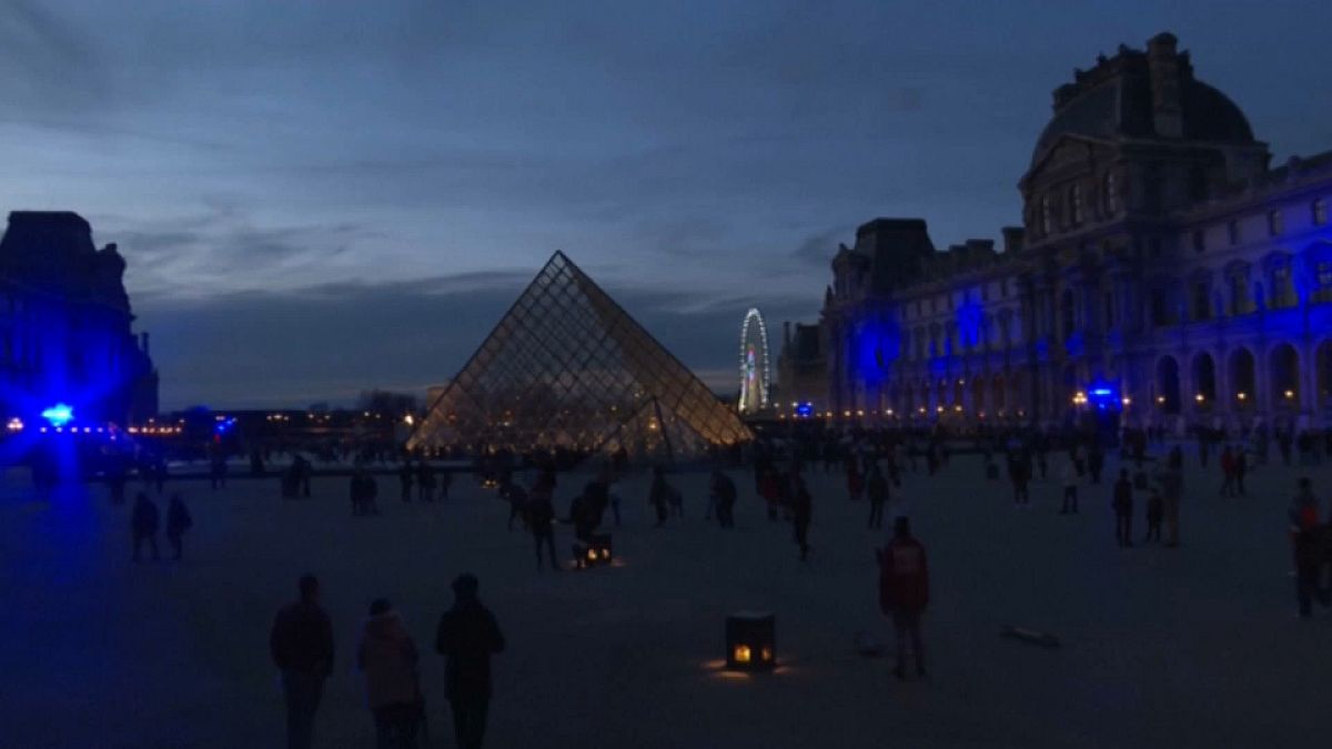 Париж подсветили синим - в честь председательства в Евросоюзе