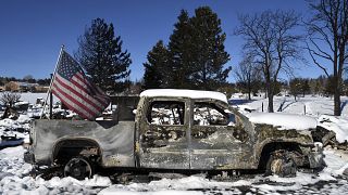 После разрушительного пожара в Колорадо пропали без вести три человека. Одного из них удалось найти живым.