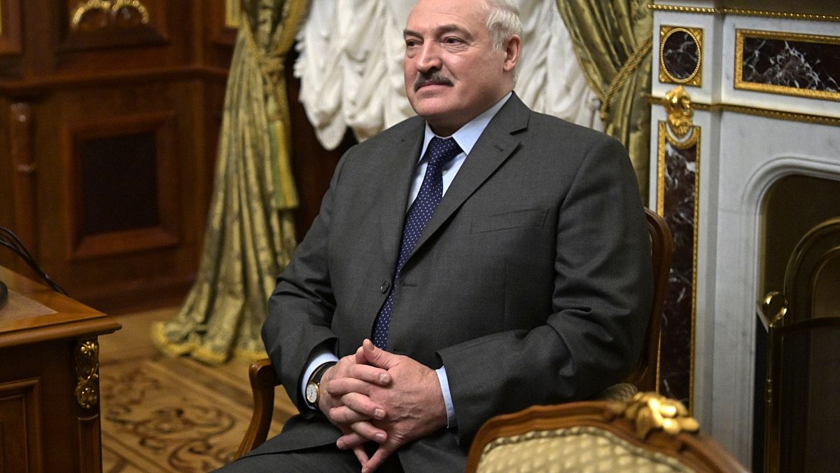 Lukashenko quer que manifestantes cazaquistaneses peçam desculpa