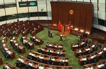 "Apenas patriotas" tomam posse em Hong Kong enquanto jornal fecha as portas