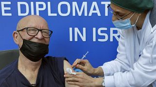 Повторная ревакцинация в больнице Тель-Авива