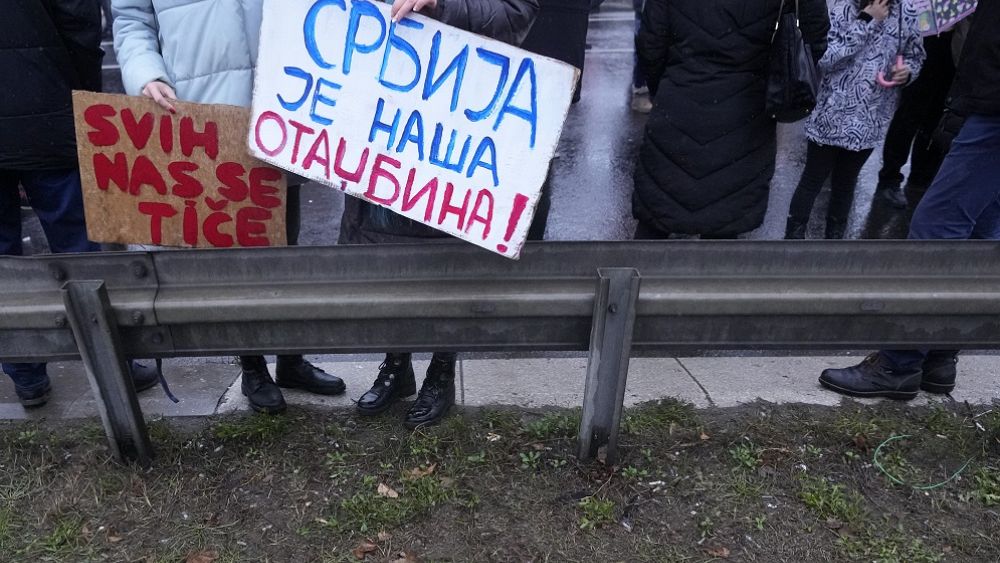 Straßenkreuzungen Besetzt: Protest In Novi Sad Gegen Lithium-Abbau ...