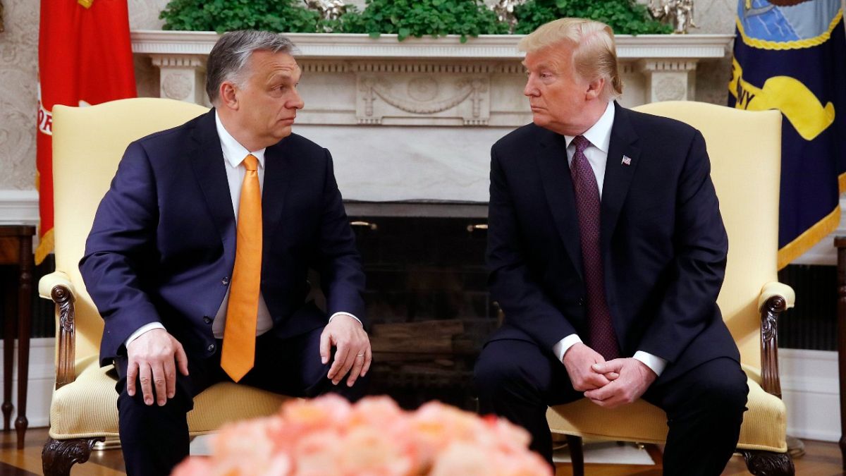Donald Trump amerikai elnök és Orbán Viktor miniszterelnök megbeszélést folytat a washingtoni Fehér Ház Ovális irodájában 2019. május 13-án.