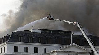 Afrique du Sud : l'incendie maîtrisé au Parlement, un suspect en détention