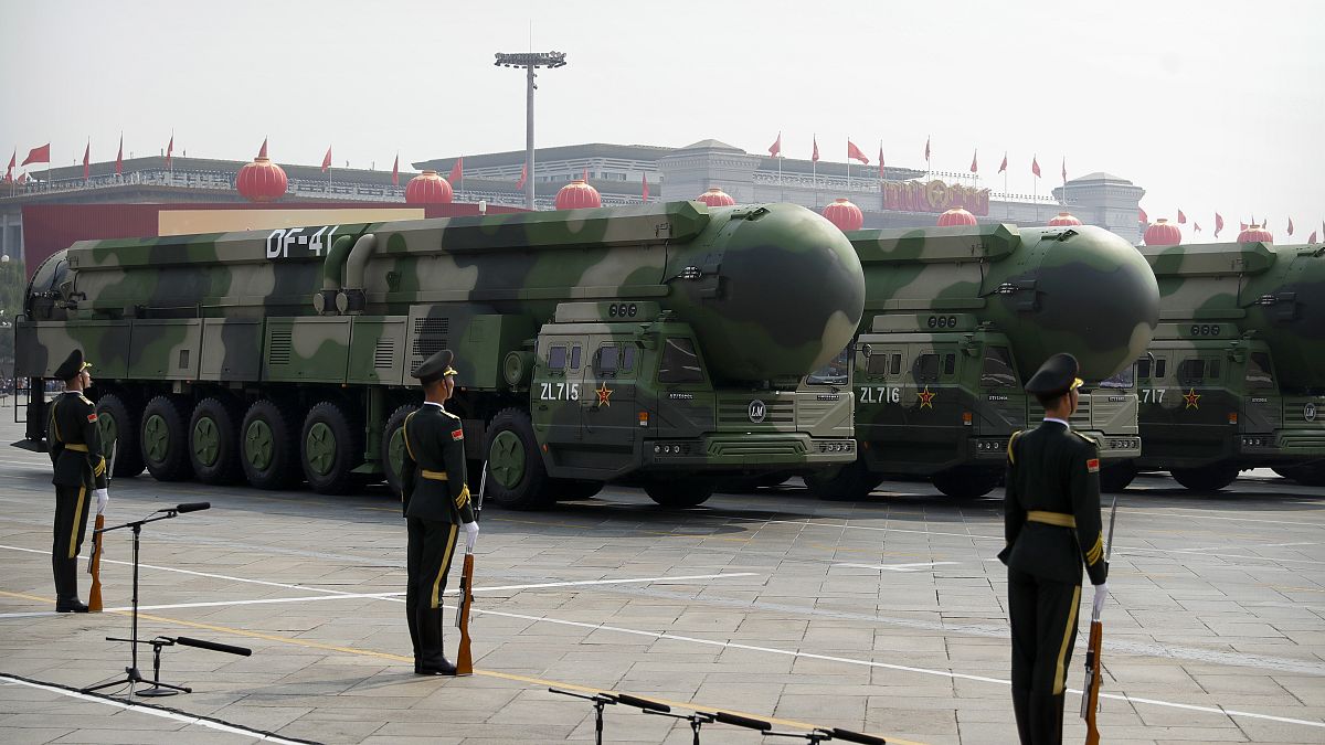 Atomfegyverek: Kína fejleszt, de csökkentést vár el