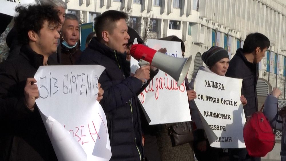 Kazakistan'da akaryakıt protestoları ülke geneline yayıldı; halk hükümeti istifaya çağırıyor | Euronews