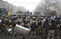Összecsaptak a tüntetők és a rendőrök Kazahsztánban