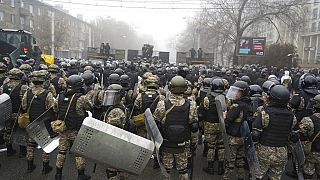 Összecsaptak a tüntetők és a rendőrök Kazahsztánban