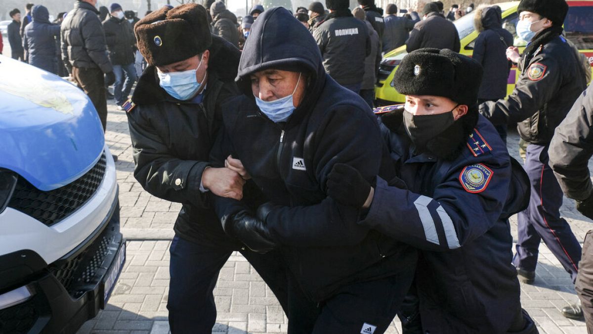 دون تعليق: اشتعال النيران في منزل رئيس كازاخستان مع تصاعد الاحتجاجات