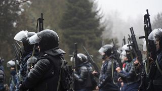Полиция готовится к разгону демонстрантов в Алма-Ате 5 января 2022