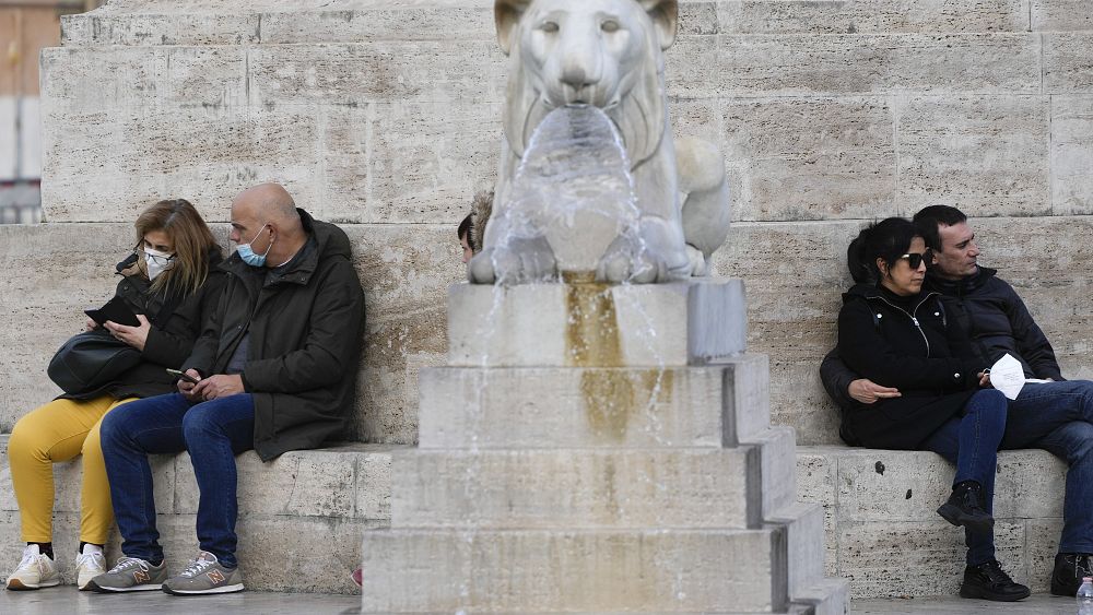 The United Kingdom, Czechoslovakia and Portugal reduce isolation