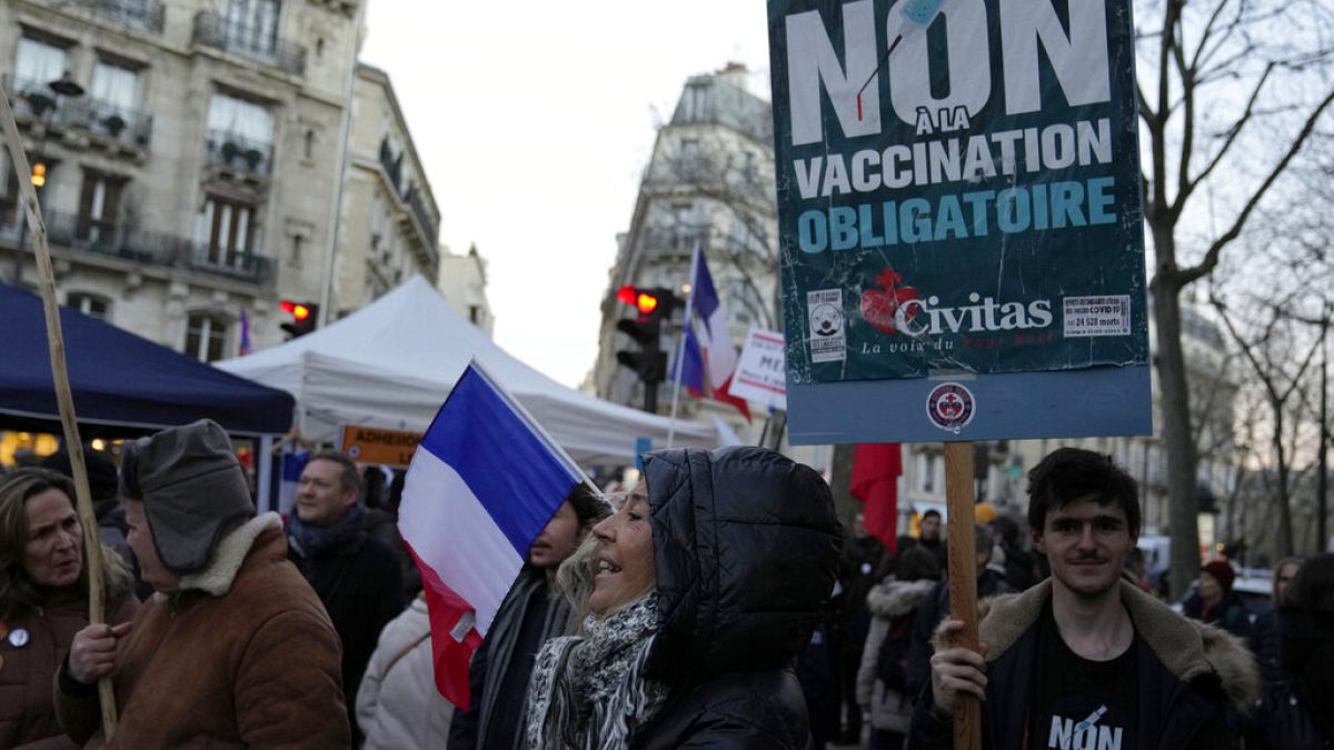 Les anti-vaccin lors d'une manifestation à Paris le 18 décembre 2021
