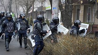 Протесты, погромы и спецоперация: в Алма-Ате слышна стрельба