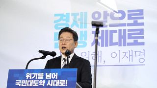 لي جاي ميونج مرشح الحزب الديمقراطي للرئاسة خلال المؤتمر الصحفي لبداية العام في كوريا الجنوبية في الرابع من يناير كانون الثاني 2022.