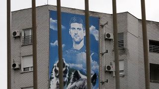 Djoković, hier auf einer Wandmalerei in Belgrad, ist in seiner Heimat ein Volksheld