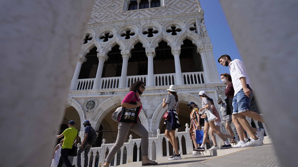 L’Italia incoraggia i viaggiatori giornalieri a ridurre il numero di turisti a Venezia