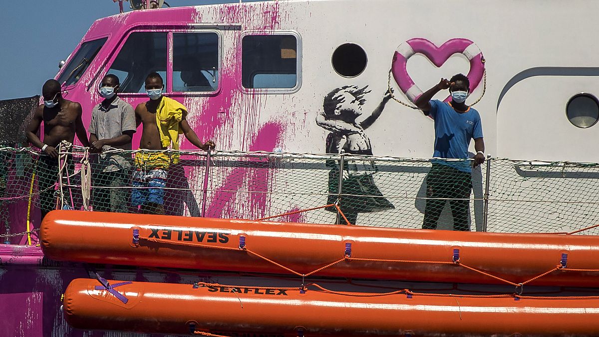 سفينة الإنقاذ لويز ميشيل التي يمولها الفنان بانسكي في خدمة إنقاذ المهاجرين. 2020/08/28