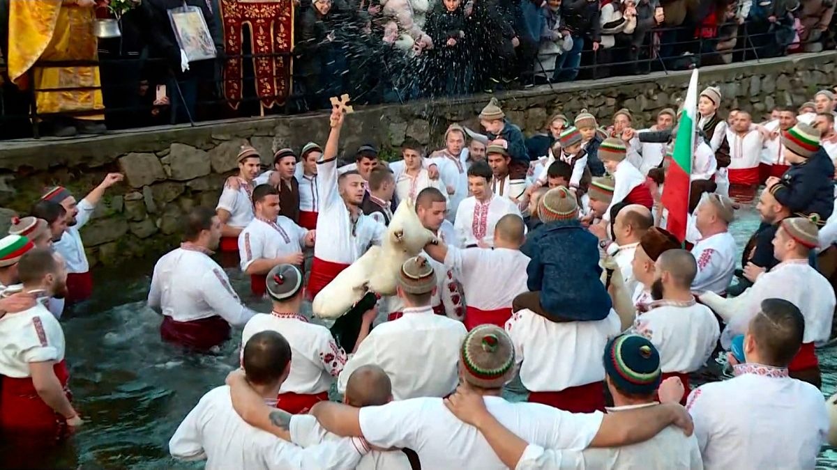  ویدئو؛ خاج‌شویان در بلغارستان طبق سنت سالانه جشن گرفته شد