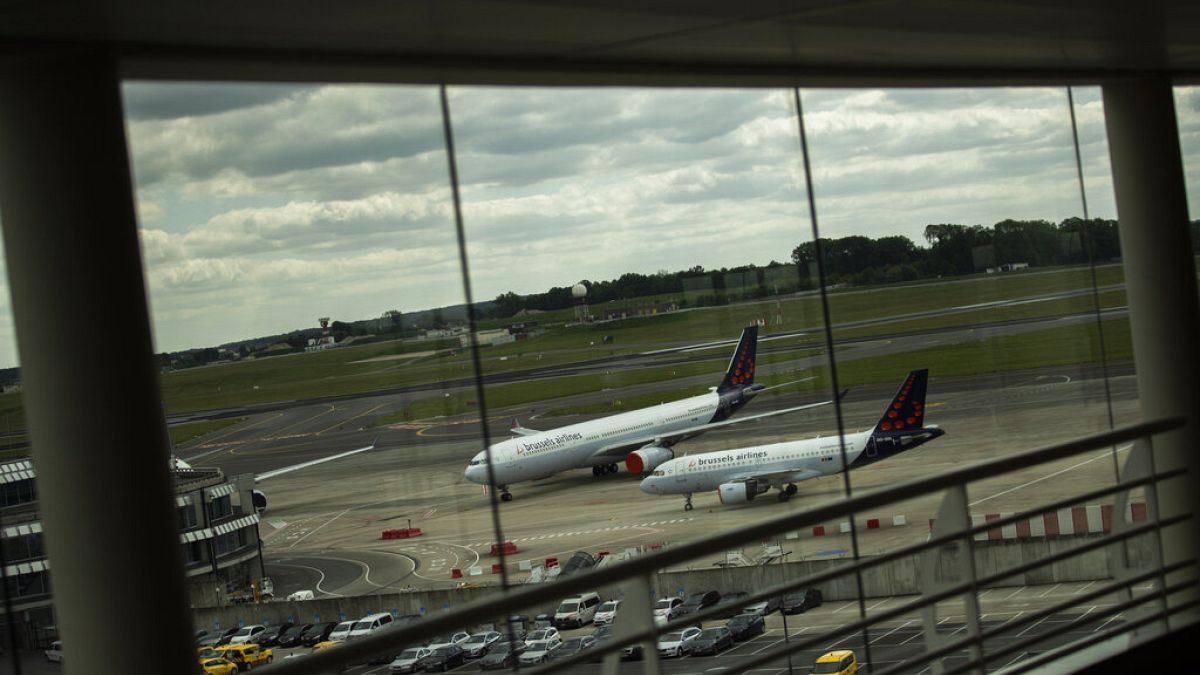 "Voos fantasma": companhias aéreas desesperam para manter "slots"