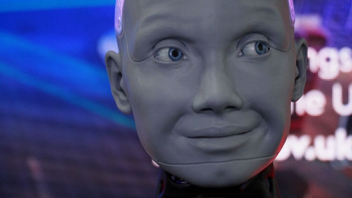 آمکا روباتی که شبیه انسان طراحی شده است 