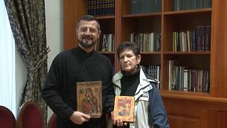 Ясна Ясерович со православным священником в Мостаре