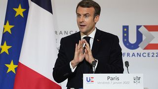 El presidente francés, Emmanuel Macron, durante una conferencia de prensa tras reunirse en el Elíseo con la presidenta de la Comisión Europea, Ursula von der Leyen.