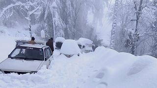Пакистан: более 20 человек погибли в автомобильной пробке под снегом