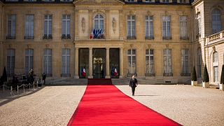 ساحة قصر الإليزيه، القصر الرئاسي الفرنسي في باريس. 