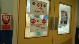 Covid-19: Not in Ambulanzen, Maskierte im Impfzentrum